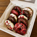 Afbeelding laden in Galerijviewer, Choco Berry dog donuts set – 10 stuks
